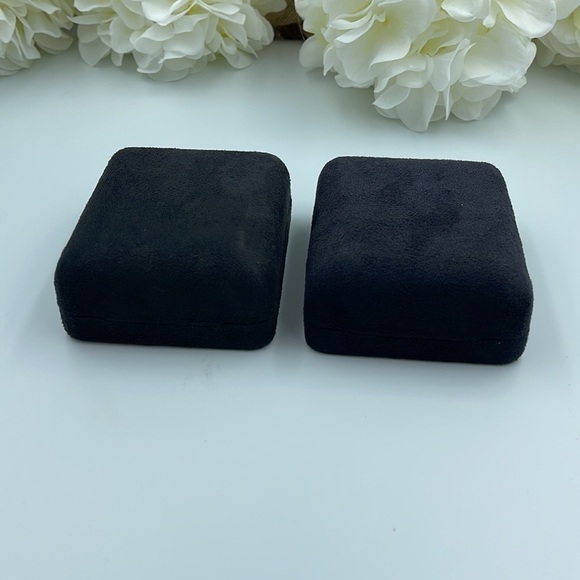 TIFFANY & Co Black Suede Earring Presentation Box - Picture 6 of 7